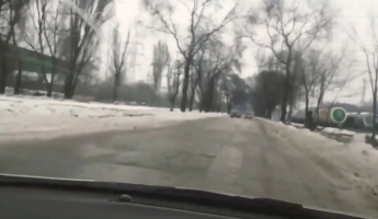 Видео дня: жители Запорожья показали «первую платную дорогу» в городе