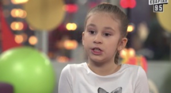 Маленькая девочка заработала деньги на «Рассмеши комика» – шутила про «Укравтодор» (Видео)