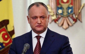 Президент Молдовы возмущен решением правительства выслать дипломатов РФ