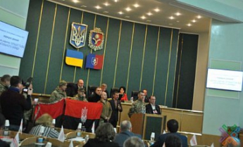Хмельницкий облсовет одобрил использование бандеровского флага