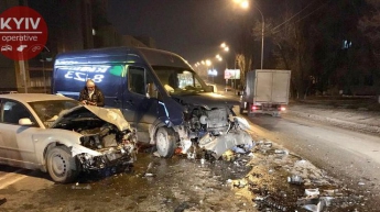 В Киеве произошло жуткое ДТП: обломки автомобилей разлетелись по дороге