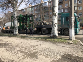 В Запорожье произошёл казус с грузовиком (фото)