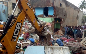 В Индии при обрушении отеля погибли девять человек