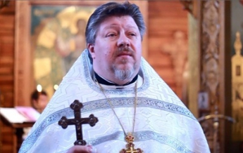 Из Москвы выслали священника, спевшего на церковной трапезе Мурку