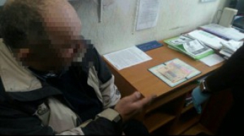 В Запорожье снова задержали на взятке чиновника Укртрансбезопасности