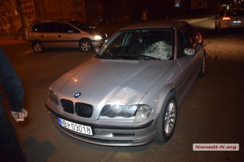 В Николаеве участник пьяной драки выскочил на дорогу — и угодил под BMW