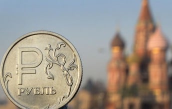 После введения санкций в России обвалился рубль