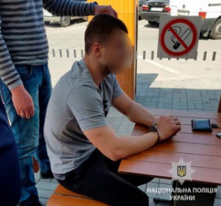 Запорожского патрульного задержали на взятке в «Макдональдсе»