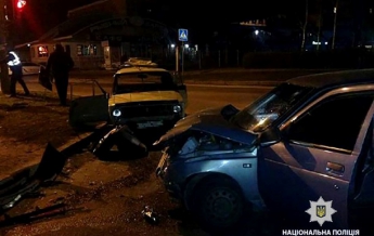 В Харькове столкнулись два авто: семь пострадавших