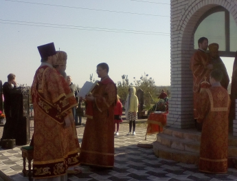 Митрополит Лука приехал в Мелитополь на Радоницу и рассказал о традициях поминального дня