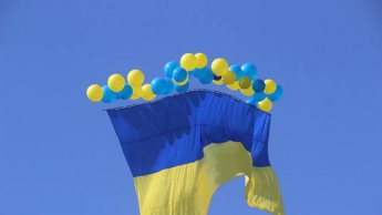 У боевиков паника со стрельбой: в небо над Горловкой подняли украинский флаг