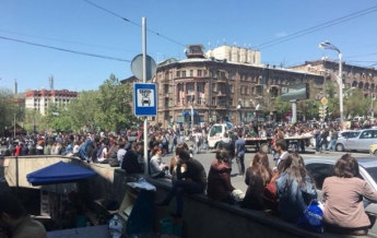 В Ереване начались массовые протесты