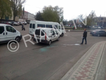 В центре города Рено и КамАЗ не поделили дорогу (фото)