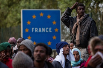 Во Франции решили ужесточить миграционный закон