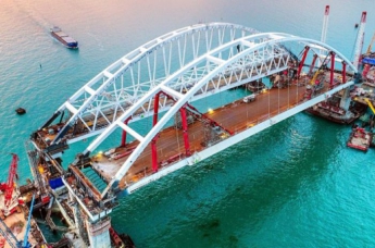 Крымский мост трещит по швам
