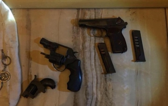 В Одессе хулиганы развлекались стрельбой из пистолета по проезжающим авто