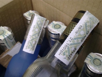 В Мелитополе мать семейства организовала подпольный цех по изготовлению алкоголя