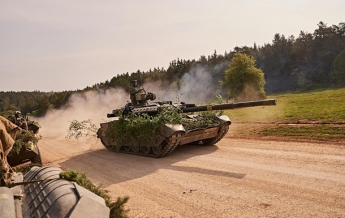 Бойцы ВСУ "подбили" танки Abrams в Германии