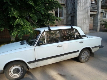 В центре Бердянска расстреляли несколько машин из пневмата