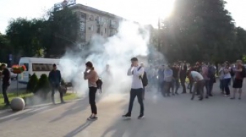 Опубликовано видео момента взрыва на акции ЛГБТ под запорожской мэрией