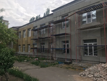 На ремонт фасада школы депутаты добавят денег (видео)