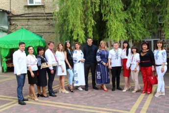 Мелитопольские чиновники показали культуру украинского народа в вышиванке (фото)