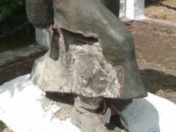 Житель Запорожской области повредил памятник солдатам