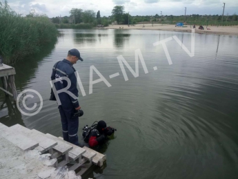 Водолазы пока так и не нашли мужчину, который утонул в Горячке (фото)