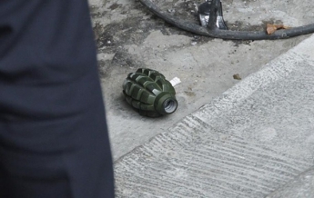 В России мужчина бросил гранату в военных