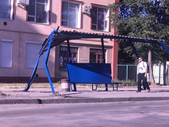 В Мелитополе водитель въехал в остановку общественного транспорта (фото)