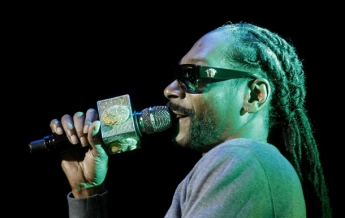 Snoop Dogg приготовил гигантский коктейль и установил рекорд