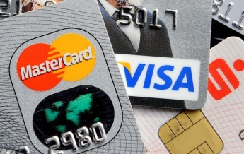 В НБУ предлагают использовать банковскую карту как паспорт