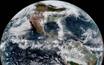 NASA показало фото Земли, снятое спутником GOES-17