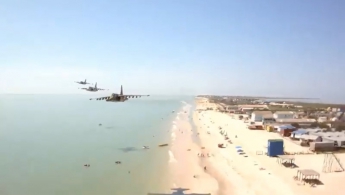 В сети появилось новое видео полетов военной авиации над пляжами Кирилловки