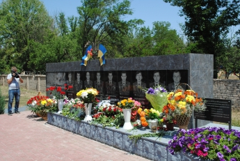 Навечно в небе: в Мелитополе почтили память погибших летчиков Ил-76 (фото)