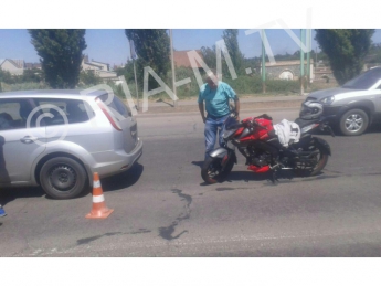 Мотоциклист на южном выезде из города влетел в Форд с журналистами ТРК "Украина" (обновлено)