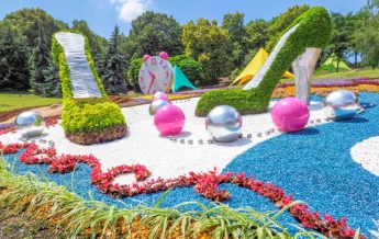 В Киеве открылась цветочная выставка Мир великанов