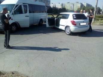 В Запорожье женщина на иномарке не пропустила маршрутку (Фото)