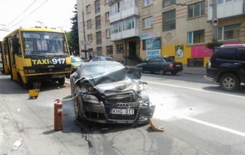 В Тернополе столкнулись три легковых авто и две маршрутки