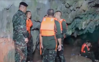 В Таиланде в пещере пропала футбольная команда (видео)