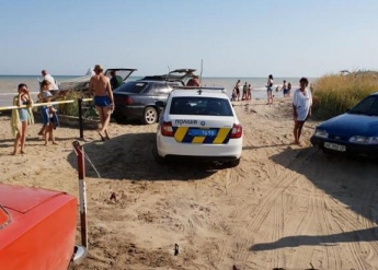 Ответ полиции не порадовал тех, кто решил бороться со шлагбаумом к пляжу