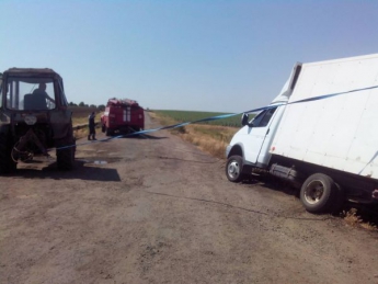 В Запорожской области грузовик угодил в кювет (Фото)
