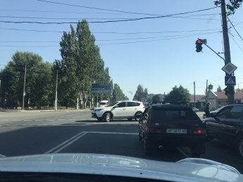 Транзитные автолюбители устраивают свои правила дорожного движения в Мелитополе (видео)