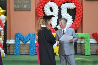 Как в Мелитопольском педуниверситете дипломы вручали (фото)