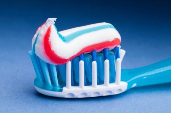 Ученые объяснили, почему ни в коем случае нельзя глотать зубную пасту