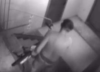 Мужчину, укравшего детский велосипед, зафиксировала камера видео-наблюдения (Видео)