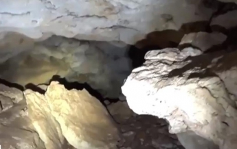 В Крыму сняли видео в пещере, найденной при строительстве трассы