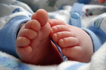 21-летняя девушка пошла в туалет и неожиданно родила близнецов. ФОТО