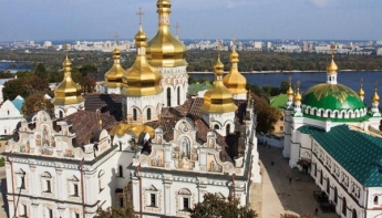 Священник Киево-Печерской лавры пытался перевезти полмиллиона гривен в Россию