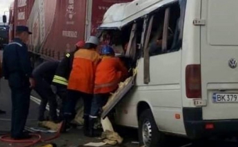 На Житомирщині маршрутка зіткнулася з вантажівкою: 10 загиблих (фото, видео)